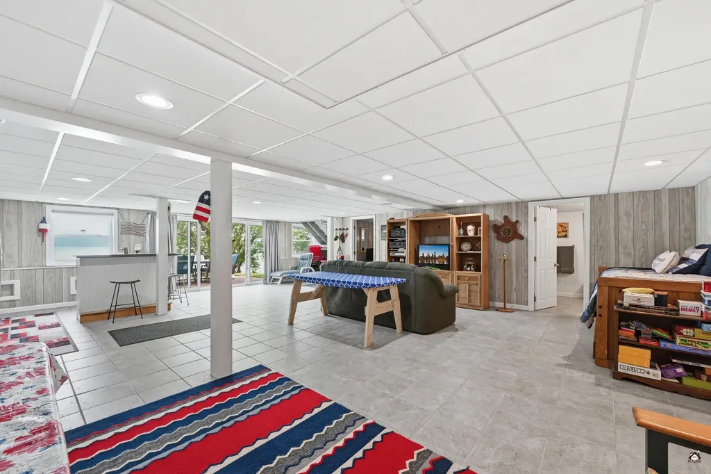107 Lakeshore Drive Leeds ME 04263