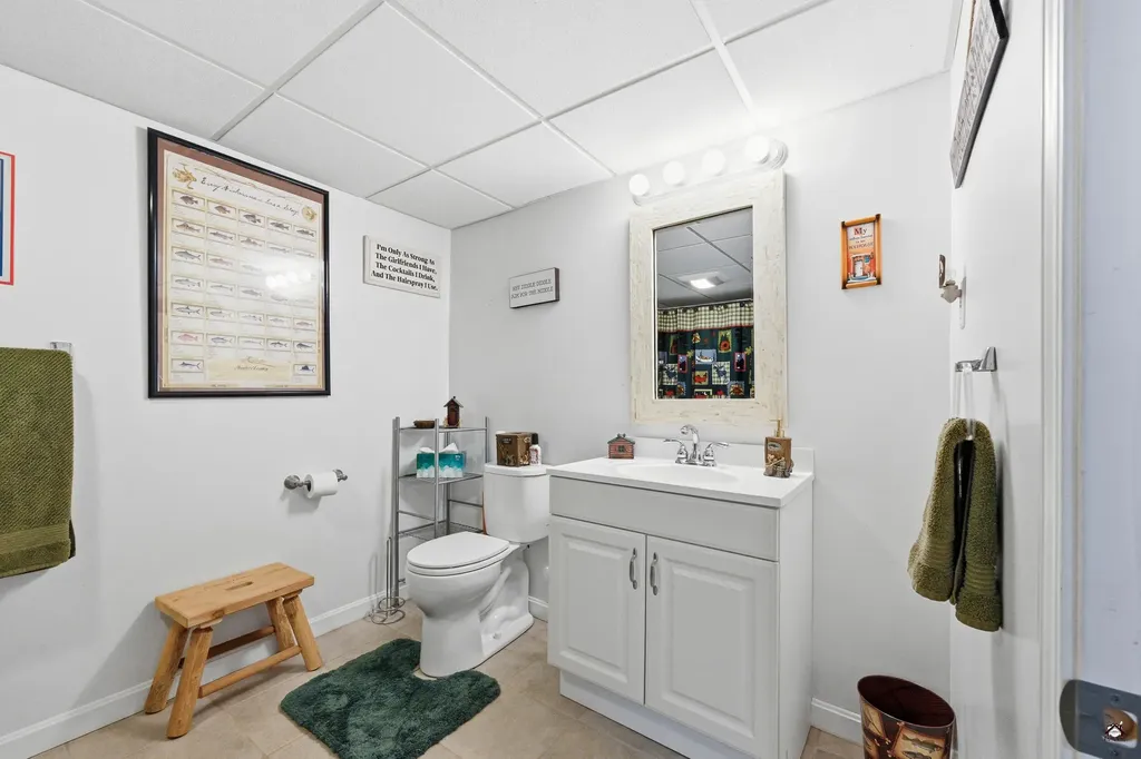 107 Lakeshore Drive Leeds ME 04263