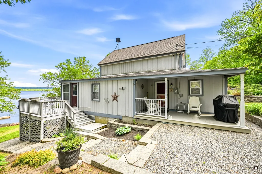 107 Lakeshore Drive Leeds ME 04263