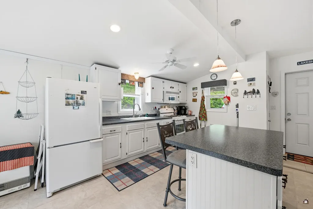 107 Lakeshore Drive Leeds ME 04263