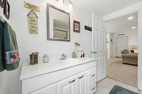107 Lakeshore Drive Leeds ME 04263