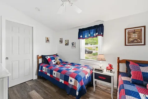 107 Lakeshore Drive Leeds ME 04263