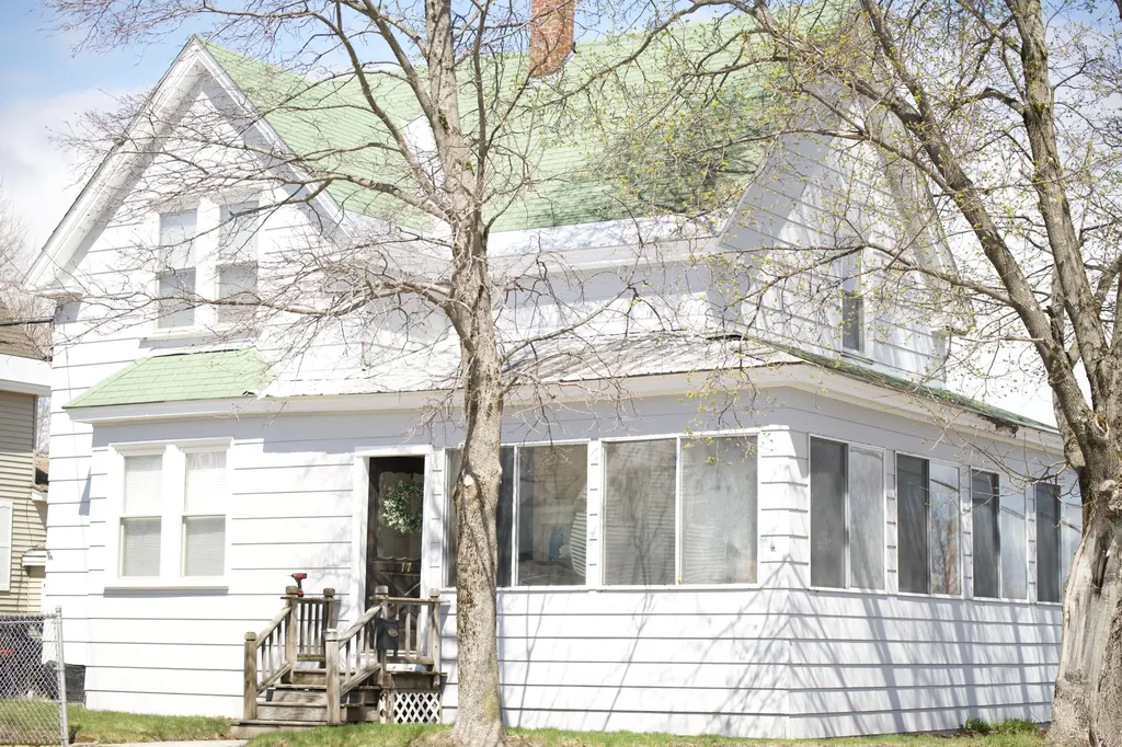 17 Katahdin Avenue Millinocket ME 04462