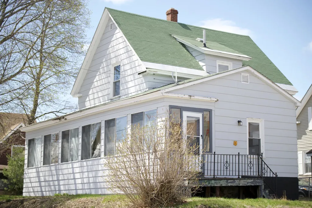 17 Katahdin Avenue Millinocket ME 04462