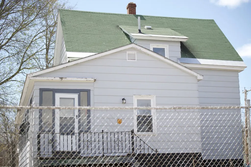 17 Katahdin Avenue Millinocket ME 04462