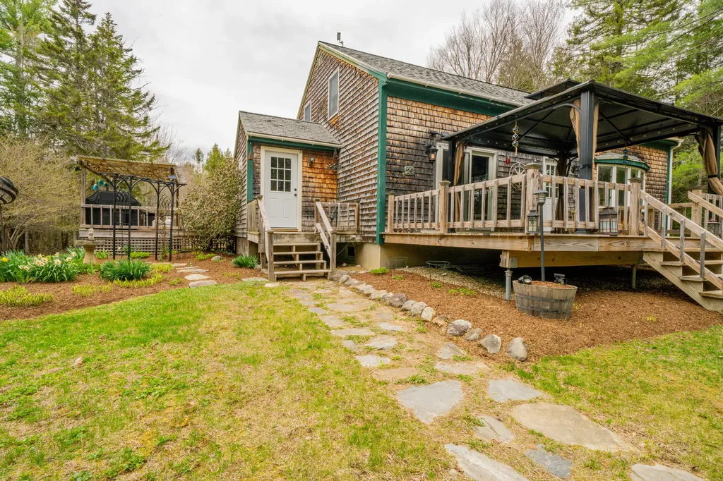 26 Grampys Way Swanville ME 04915