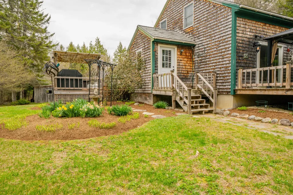 26 Grampys Way Swanville ME 04915