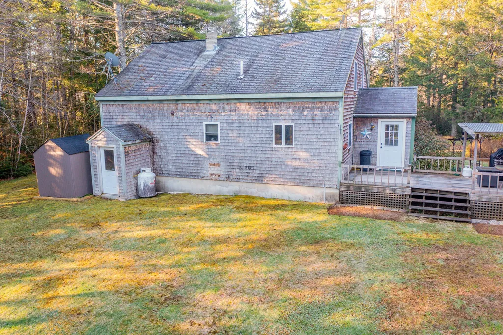 26 Grampys Way Swanville ME 04915