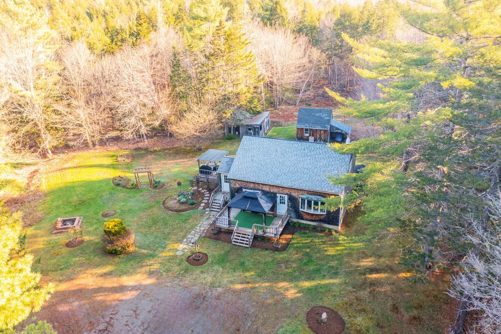 26 Grampys Way Swanville ME 04915