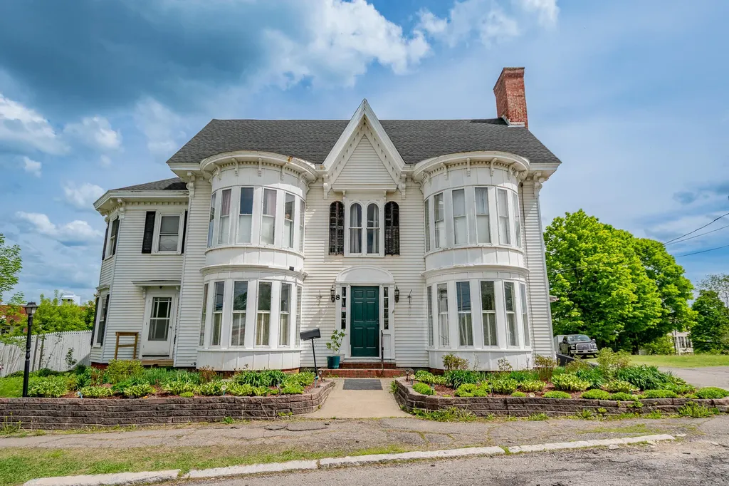 8 Monument Square Dover-foxcroft ME 04426