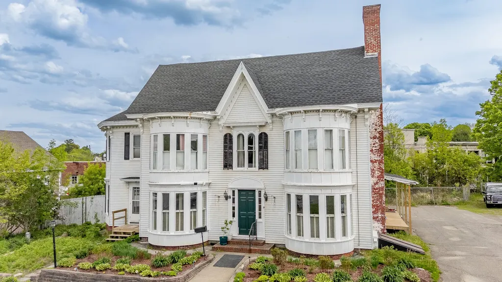 8 Monument Square Dover-foxcroft ME 04426