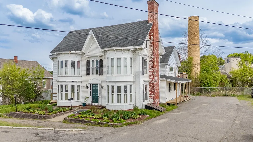 8 Monument Square Dover-foxcroft ME 04426