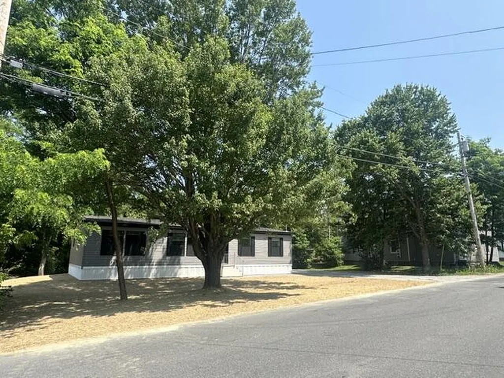 8 Kelley Street Fairfield ME 04937