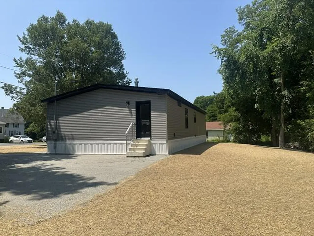 8 Kelley Street Fairfield ME 04937