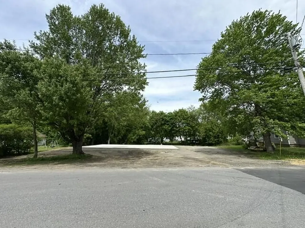 8 Kelley Street Fairfield ME 04937