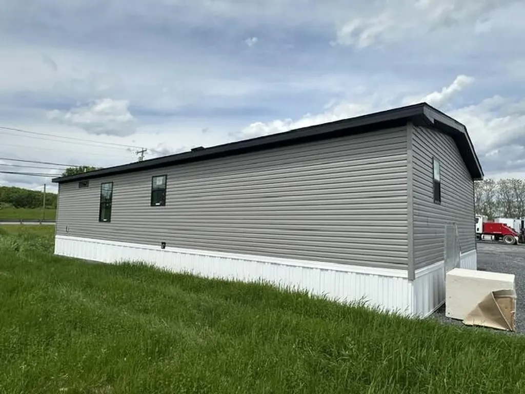8 Kelley Street Fairfield ME 04937