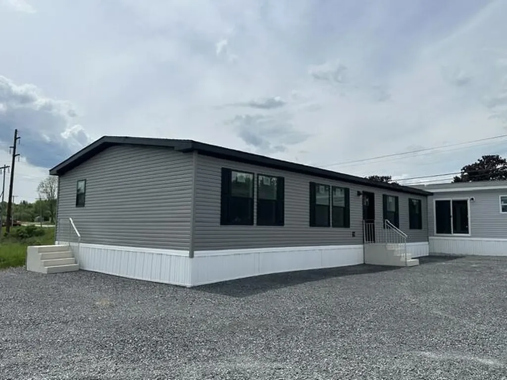 8 Kelley Street Fairfield ME 04937