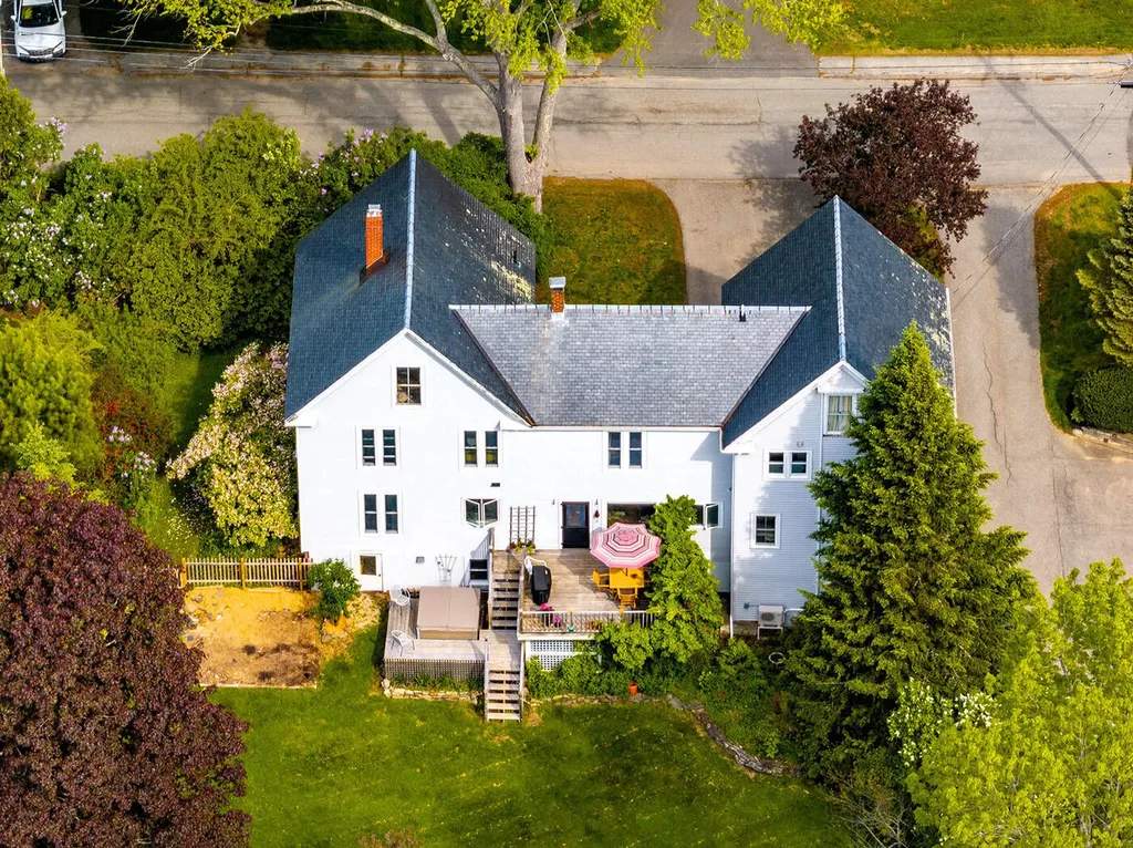 18 Trim Street Camden ME 04843