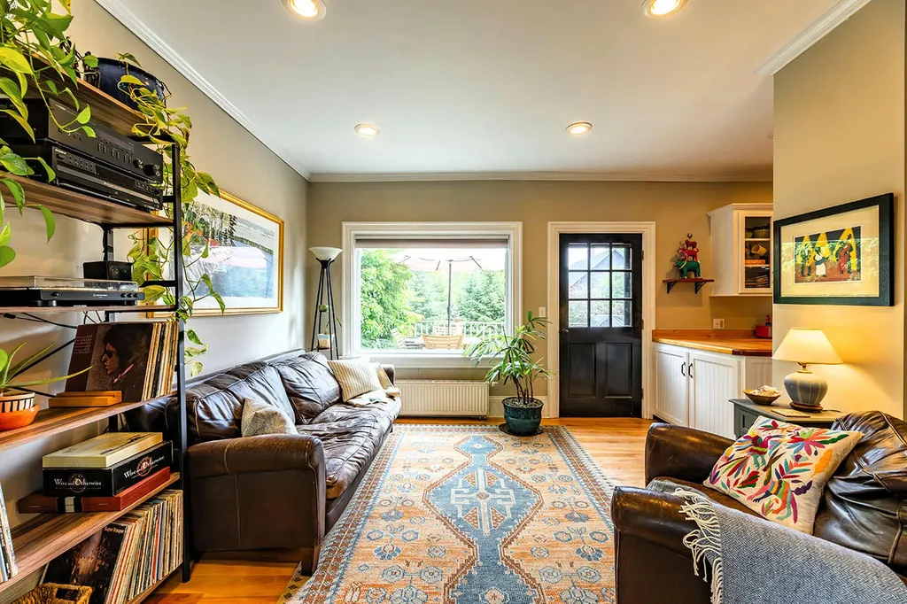 18 Trim Street Camden ME 04843