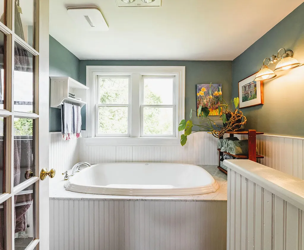 18 Trim Street Camden ME 04843