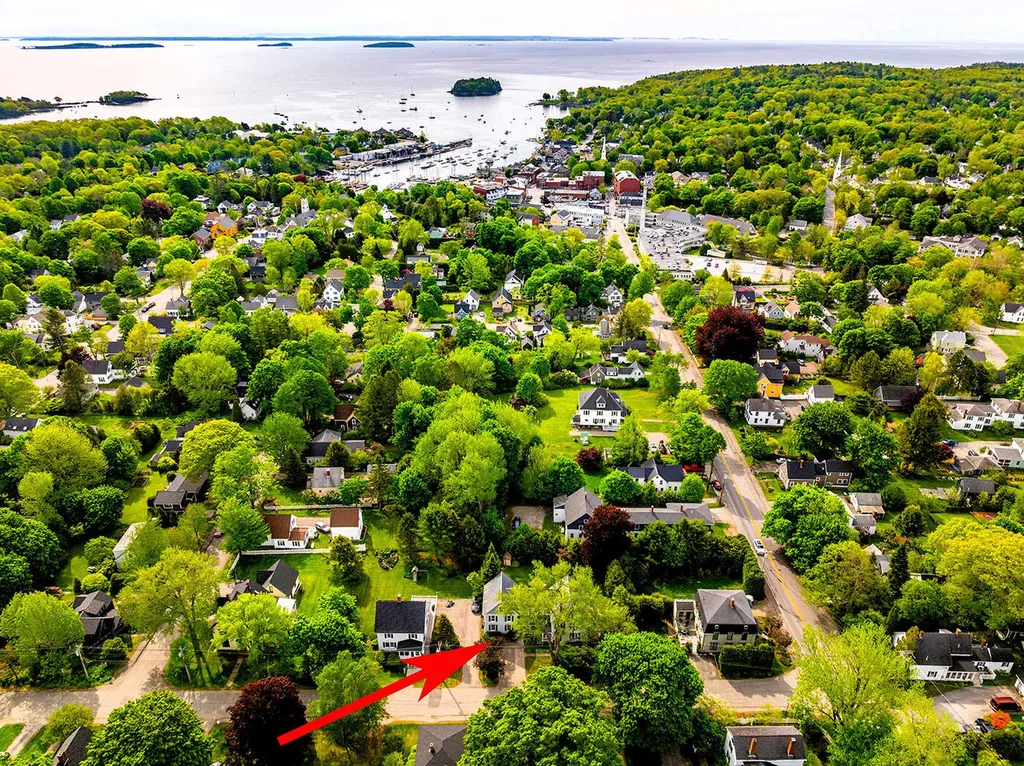 18 Trim Street Camden ME 04843