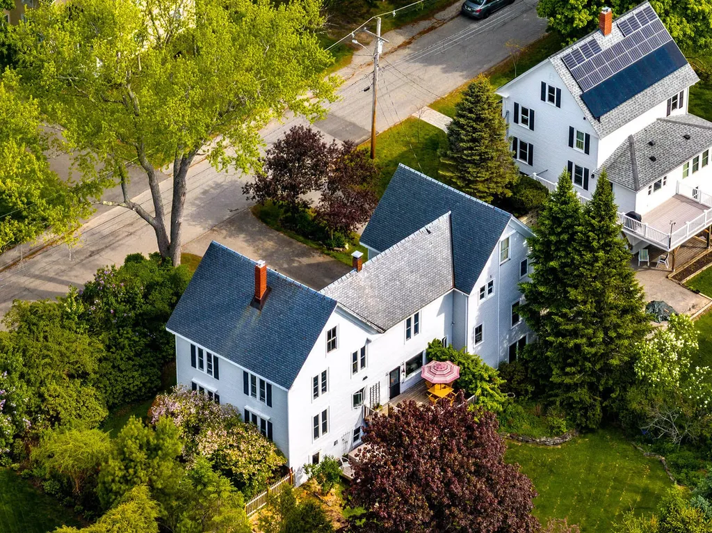 18 Trim Street Camden ME 04843