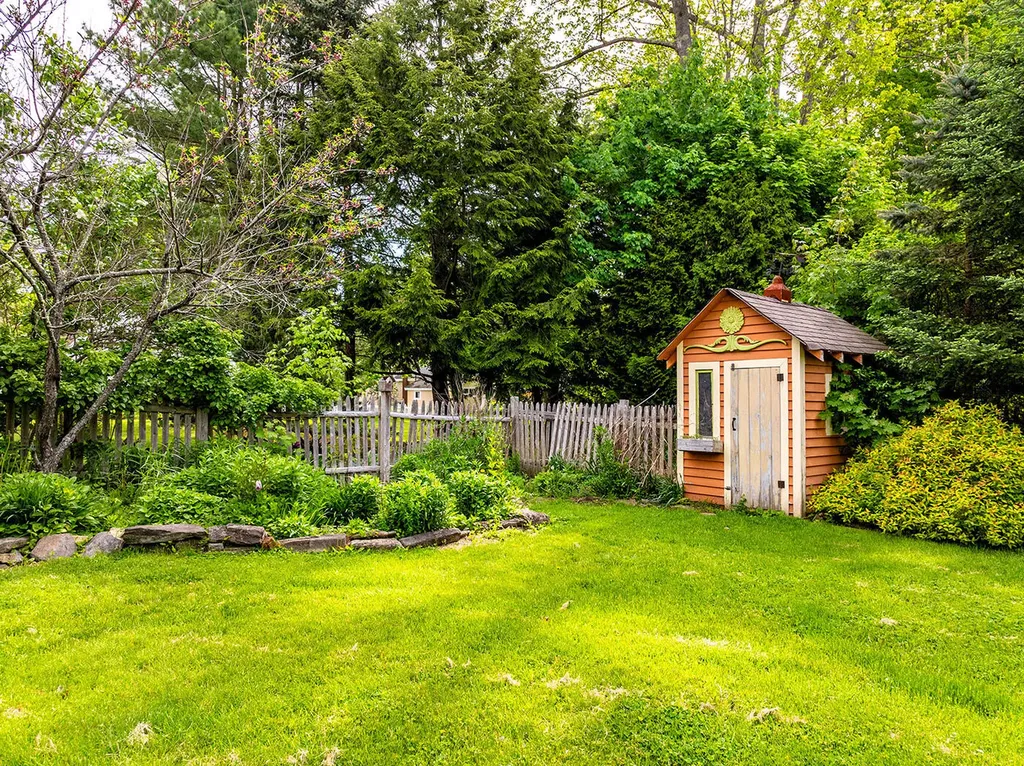 18 Trim Street Camden ME 04843