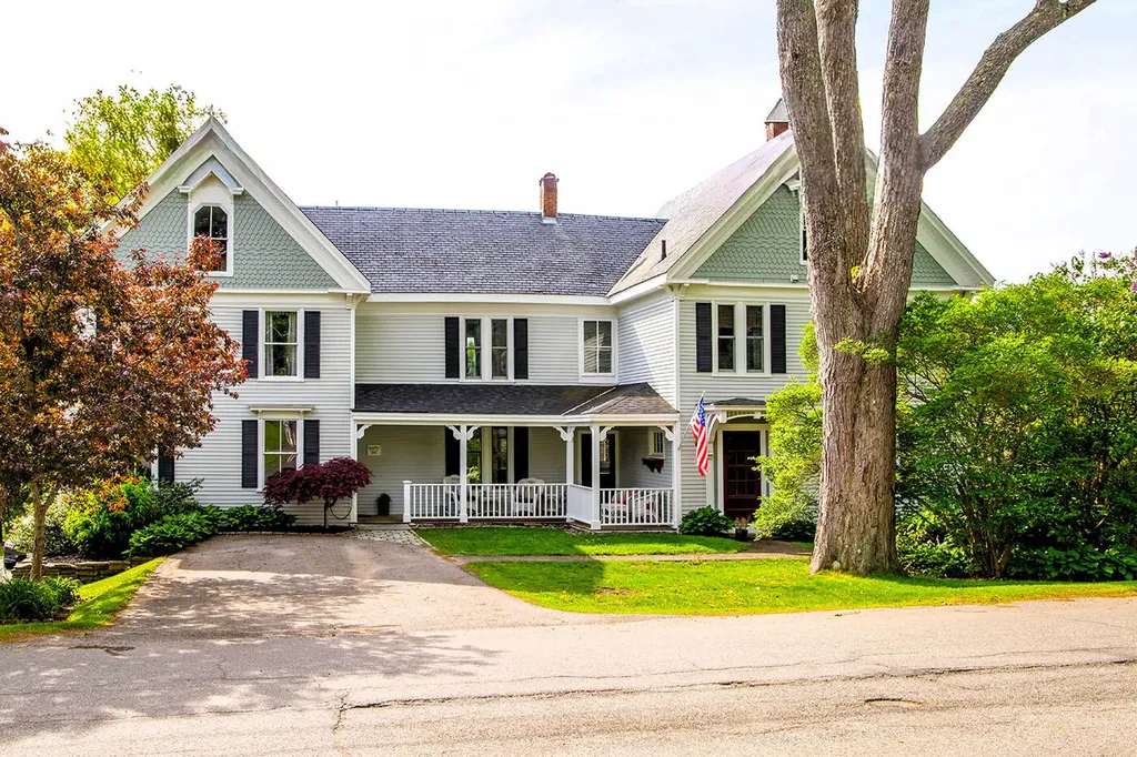 18 Trim Street Camden ME 04843