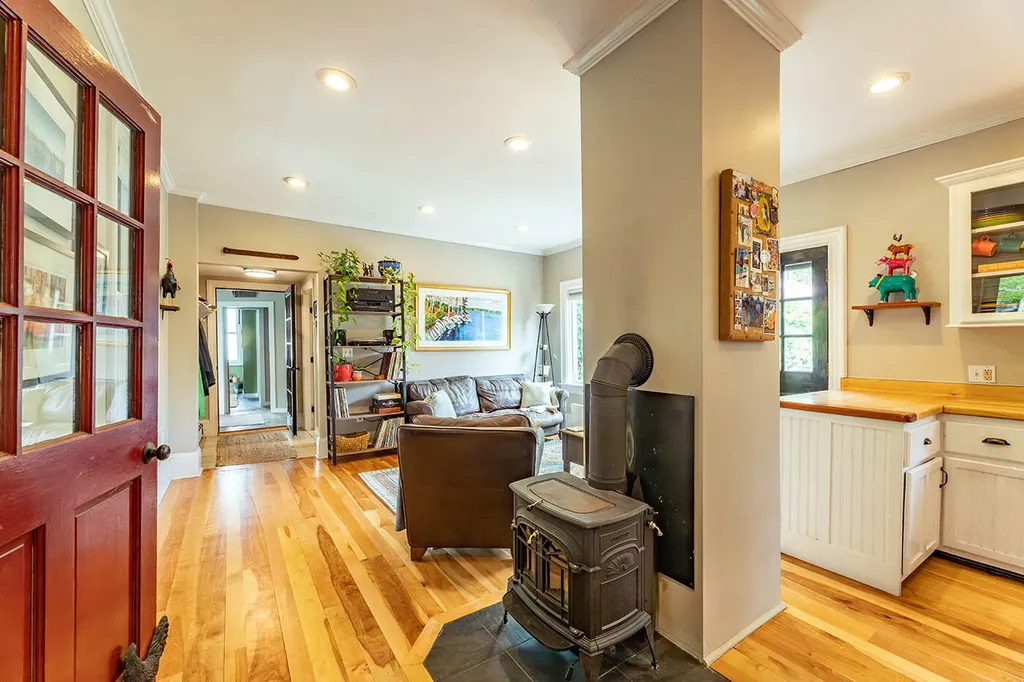 18 Trim Street Camden ME 04843