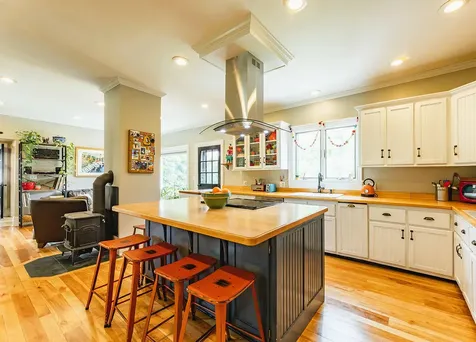 18 Trim Street Camden ME 04843