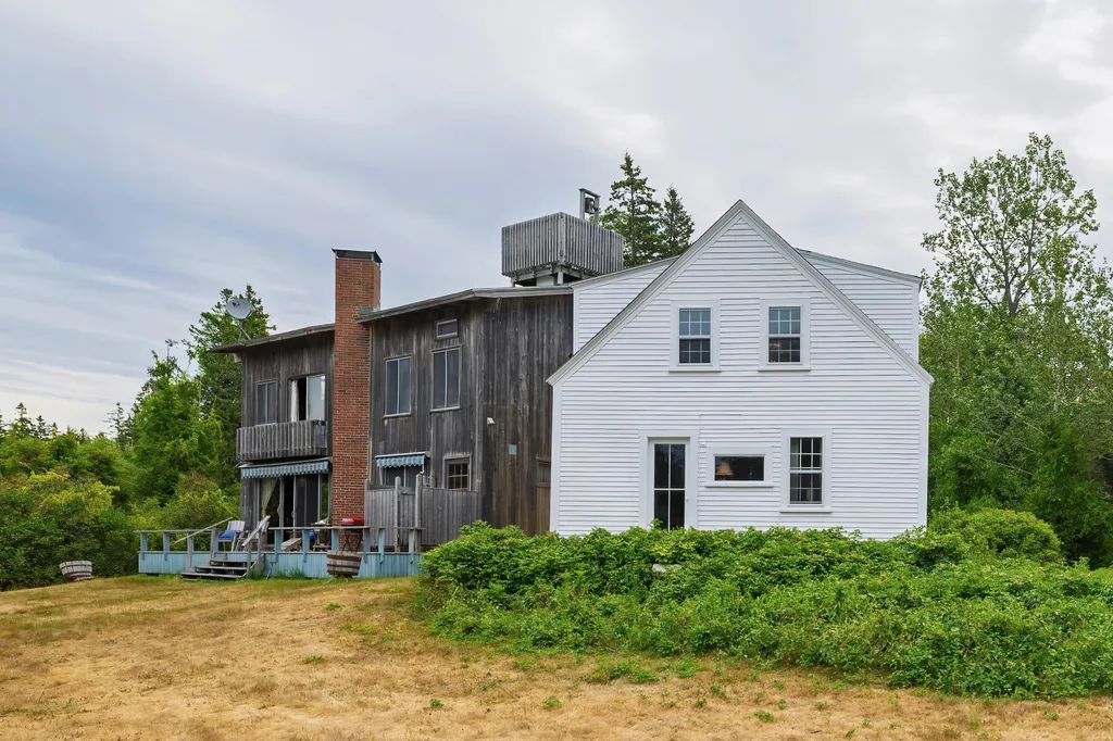 163 Back Road Brooklin ME 04616