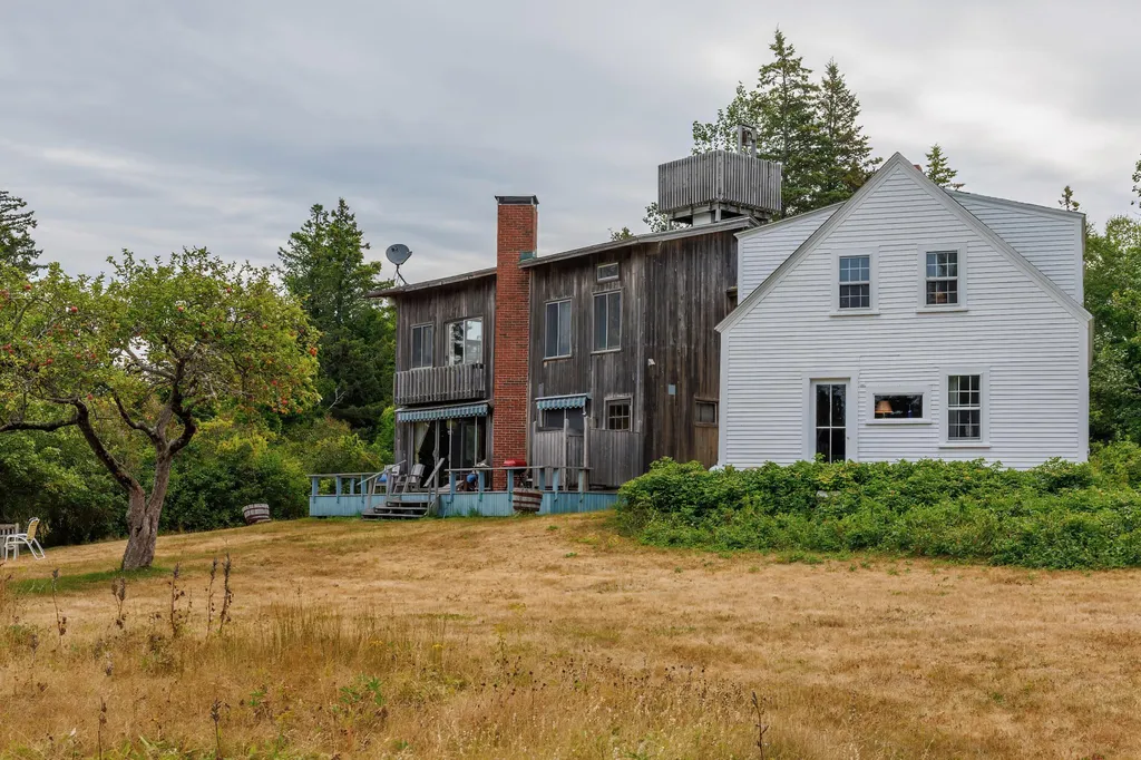 163 Back Road Brooklin ME 04616