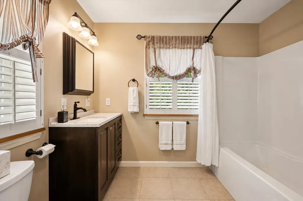 29 Stoney Drive Lincoln ME 04457