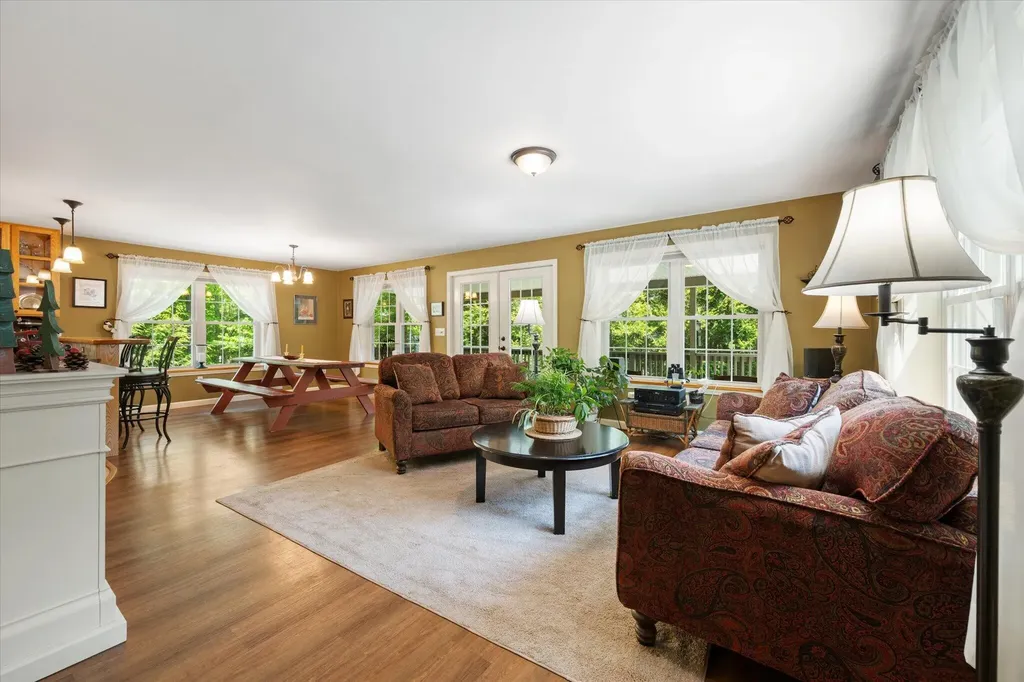 29 Stoney Drive Lincoln ME 04457
