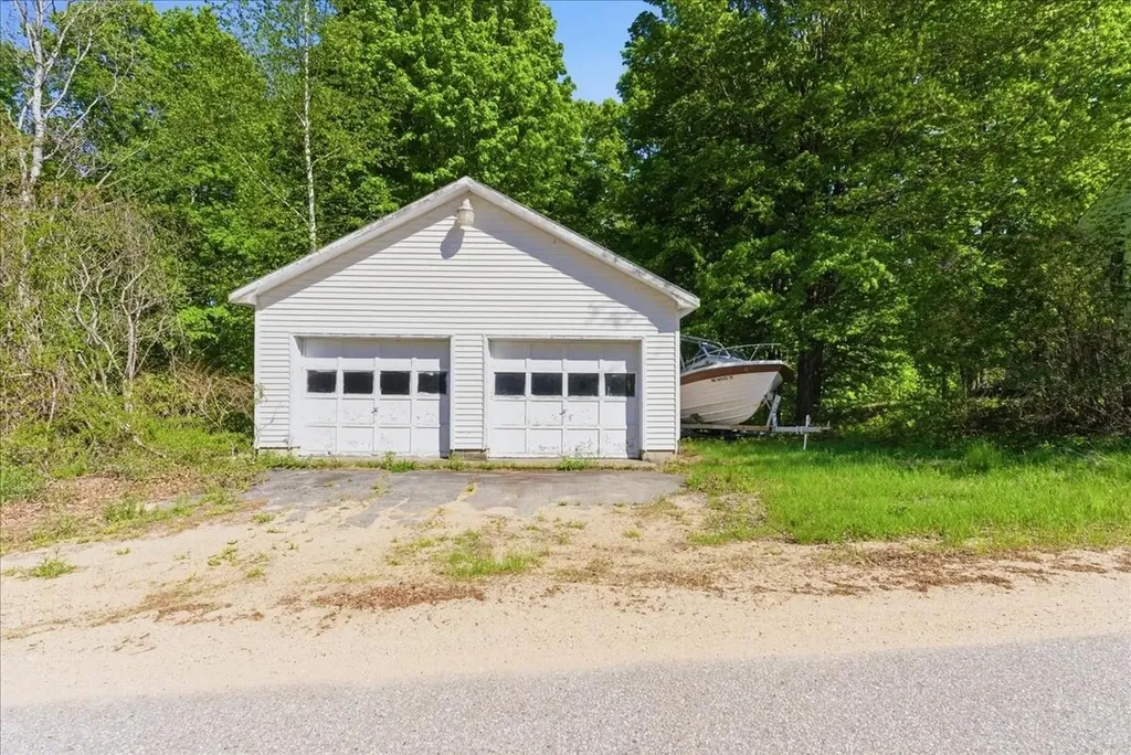 263 Number 6 Road Oxford ME 04281
