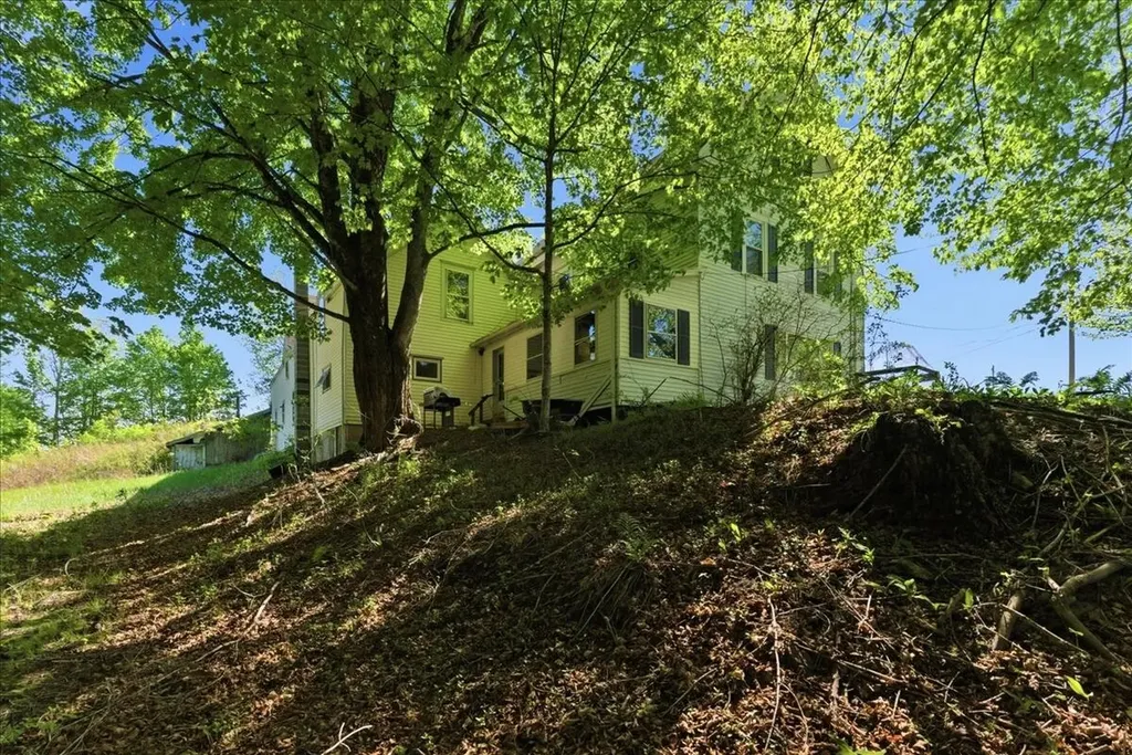 263 Number 6 Road Oxford ME 04281