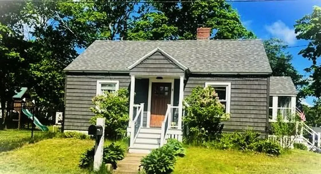 8 Somerset Avenue Old Orchard Beach ME 04064