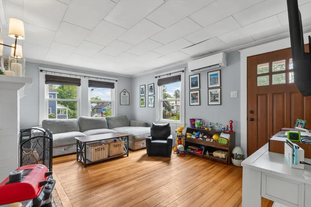 8 Somerset Avenue Old Orchard Beach ME 04064