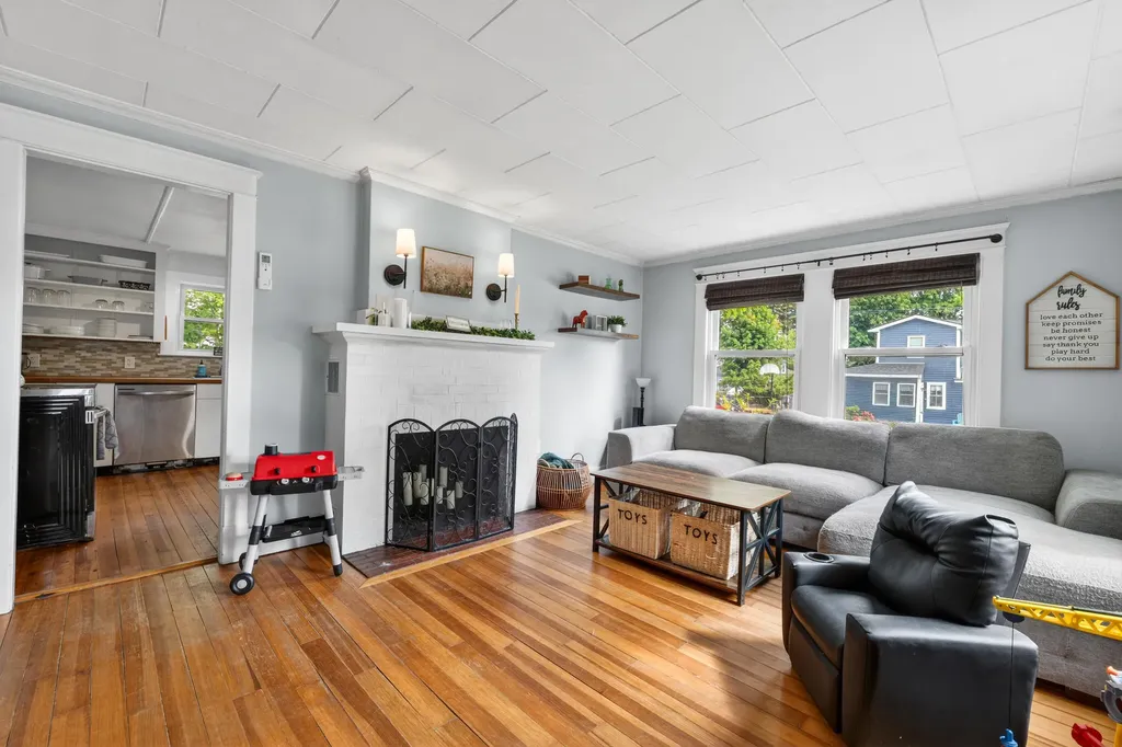8 Somerset Avenue Old Orchard Beach ME 04064