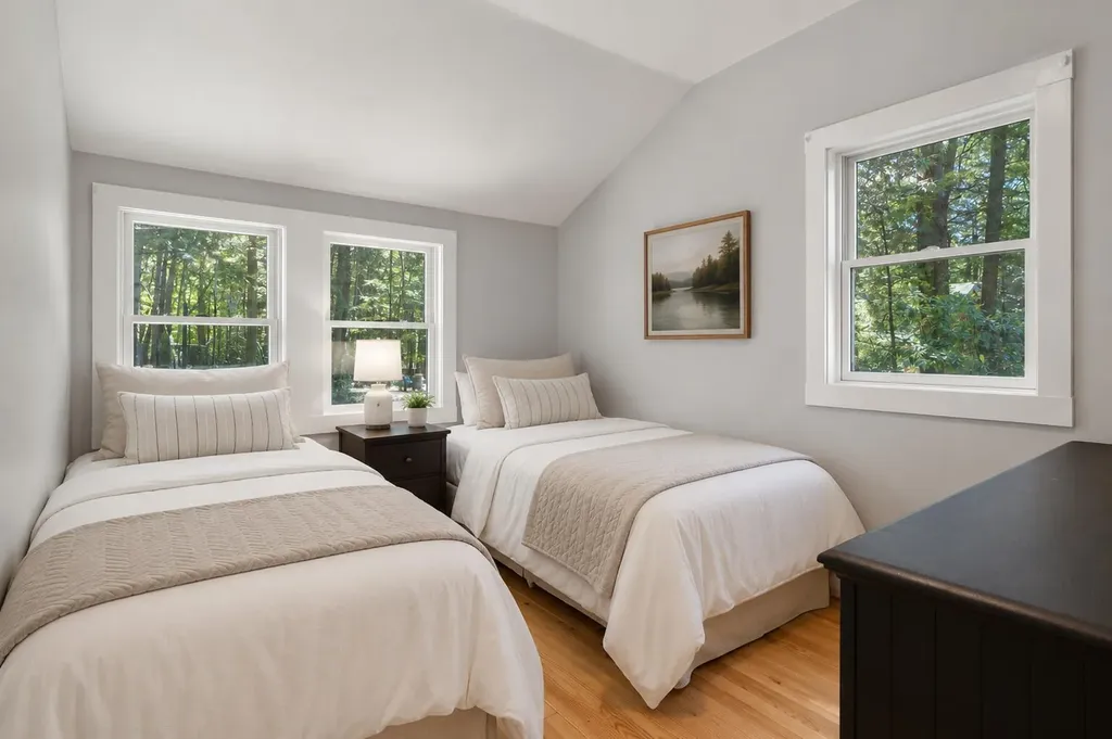 33 E Shore Drive Limerick ME 04048