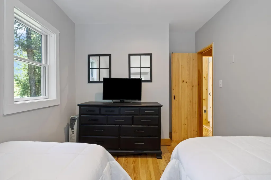 33 E Shore Drive Limerick ME 04048