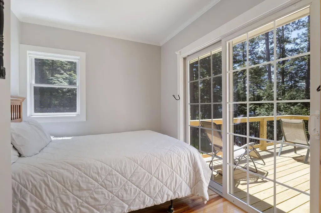 33 E Shore Drive Limerick ME 04048