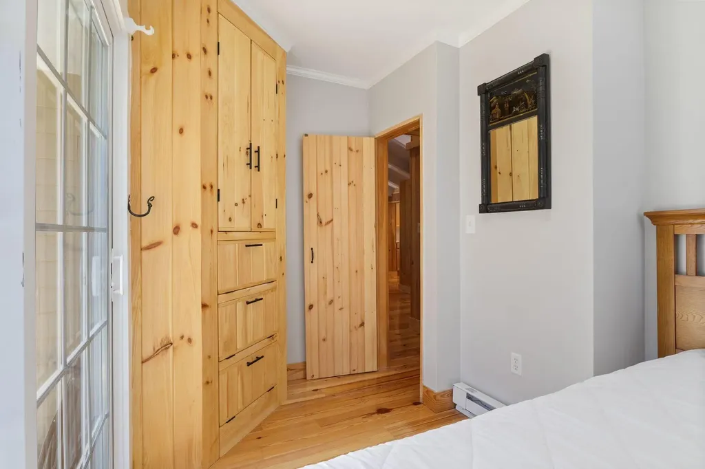 33 E Shore Drive Limerick ME 04048