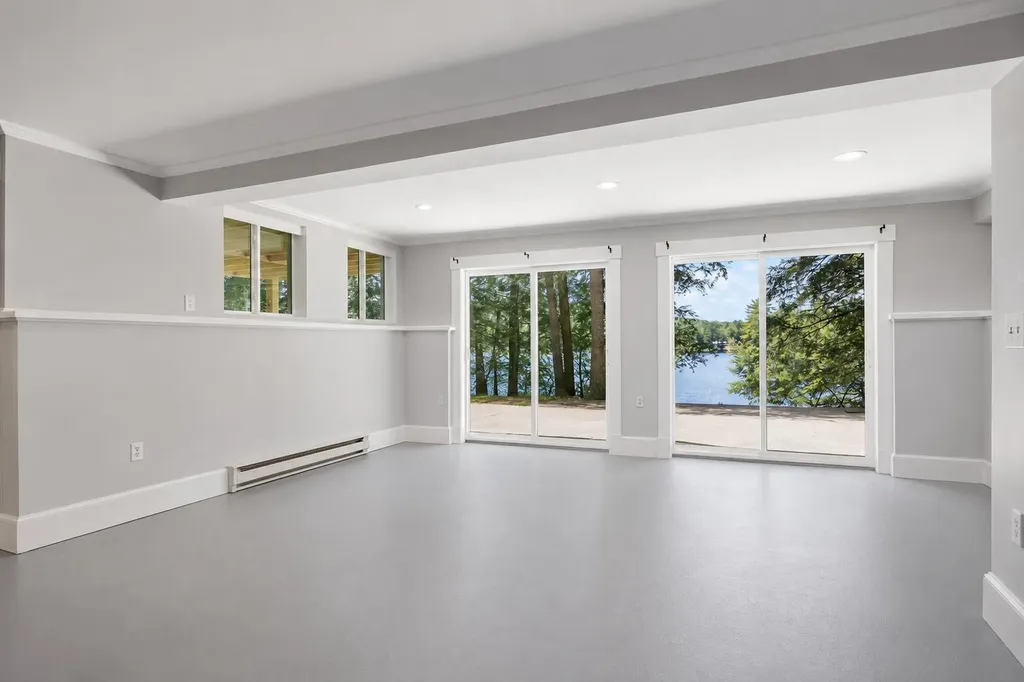 33 E Shore Drive Limerick ME 04048