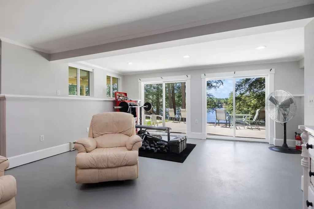 33 E Shore Drive Limerick ME 04048