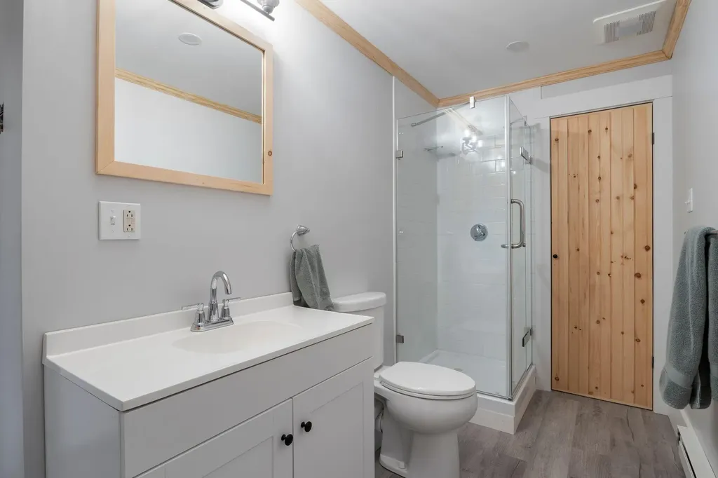 33 E Shore Drive Limerick ME 04048