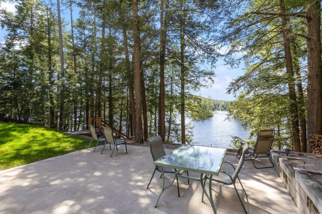 33 E Shore Drive Limerick ME 04048
