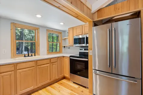 33 E Shore Drive Limerick ME 04048