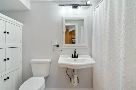 33 E Shore Drive Limerick ME 04048