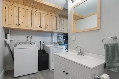 33 E Shore Drive Limerick ME 04048